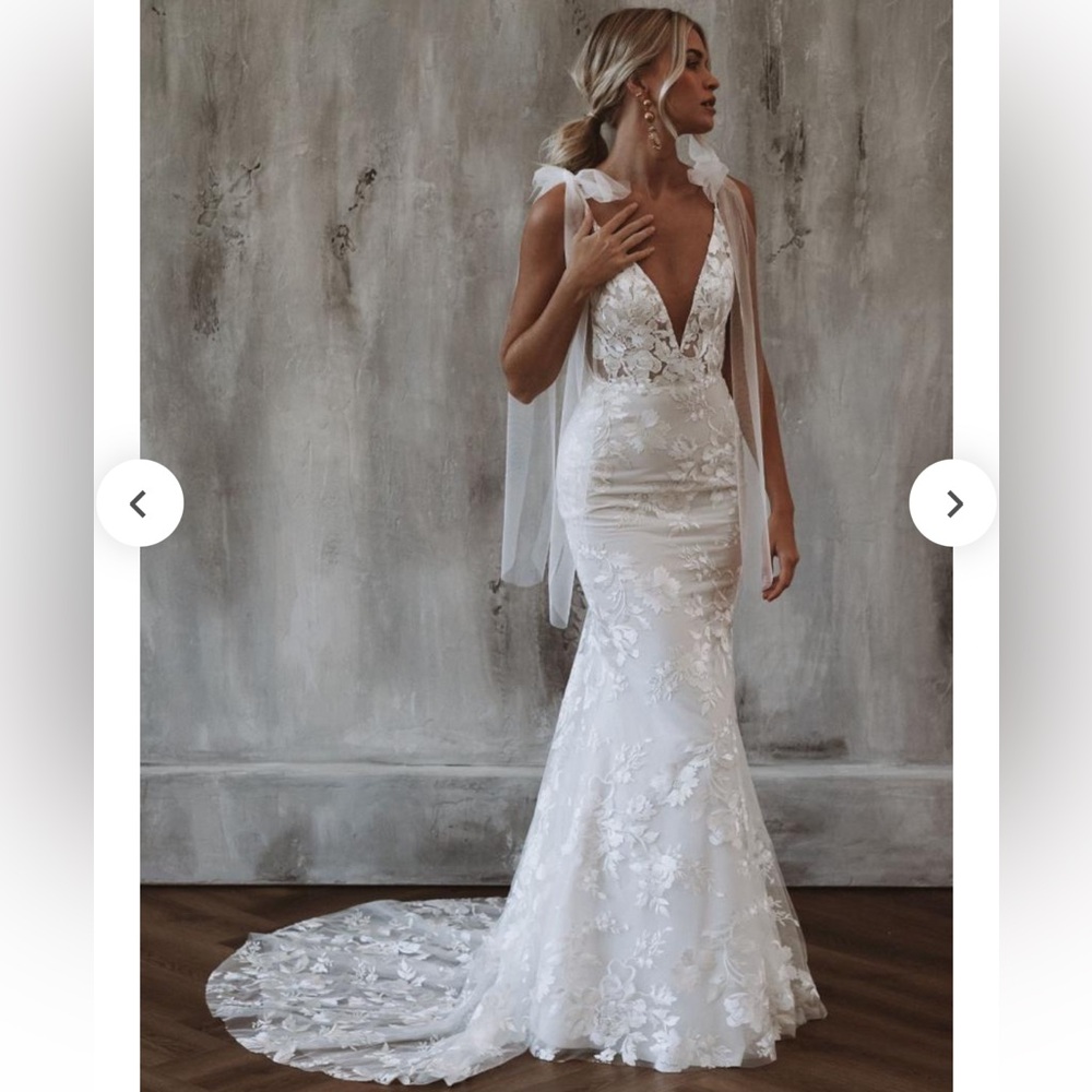 Elegant White Lace Wedding Dress